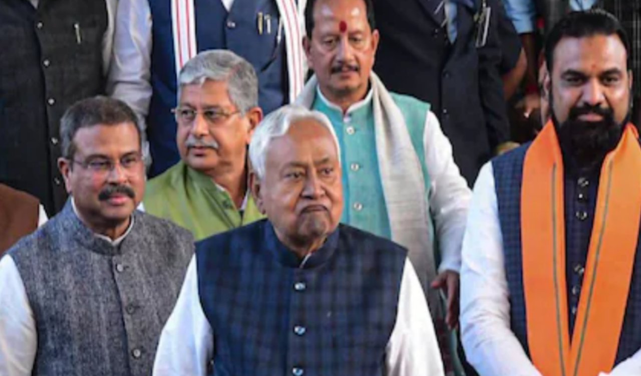 नीतीश कुमार आज 10वीं बार लेंगे मुख्यमंत्री पद की शपथ, PM मोदी-अमित शाह समेत कई दिग्गज रहेंगे मौजूद 6 20251120 092127