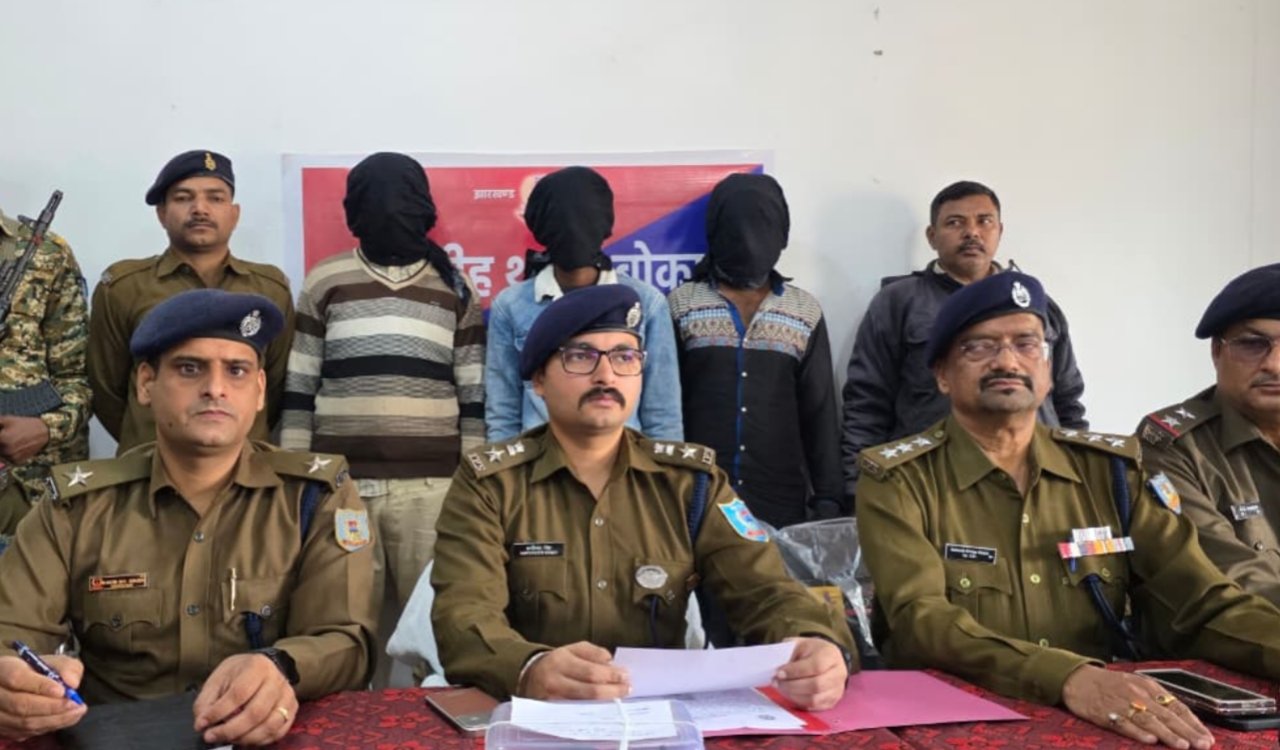 बोकारो पुलिस की बड़ी सफलता: अंतरराज्यीय मोटरसाइकिल चोर गिरोह का पर्दाफाश, 3 गिरफ्तार, 9 बाइक बरामद 8 20251120 191409
