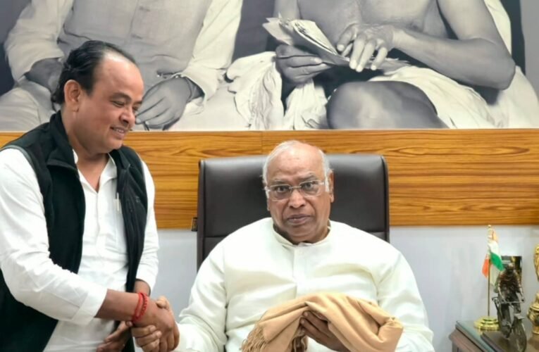 दिल्ली दरबार में झारखंड की मजबूत दस्तक : मल्लिकार्जुन खड़गे से मिले स्वास्थ्य मंत्री डॉ. इरफान अंसारी, अल्पसंख्यकों की हिस्सेदारी पर गंभीर चर्चा