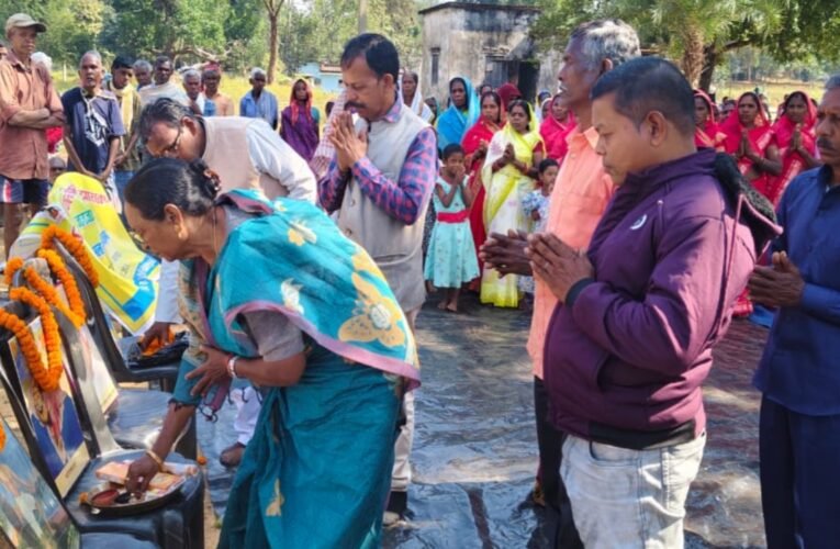 भगवान बिरसा मुंडा की 150वीं जयंती पर बाघचट्टी में कंबल वितरण, पूर्व मंत्री विमला प्रधान ने दी श्रद्धांजलि