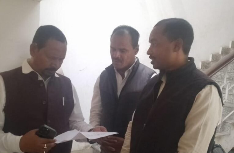 रौतिया समाज को CNT एक्ट की अनुसूची में शामिल करने की मांग, भू-राजस्व मंत्री को सौंपा ज्ञापन