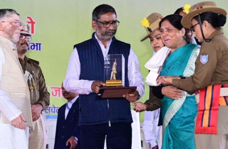 झारखंड विधानसभा का रजत जयंती समारोह: राज्यपाल और मुख्यमंत्री ने याद किए अलग राज्य गठन के पल, शहीदों व पूर्व विधायकों को सम्मान