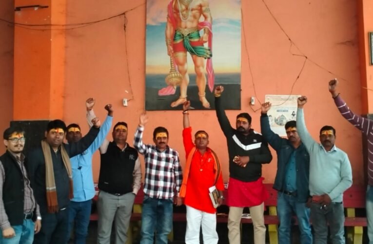 सनातन एकता मंच की केंद्रीय कमेटी की महत्वपूर्ण बैठक प्राचीन श्री राम मंदिर, चुटिया में संपन्न