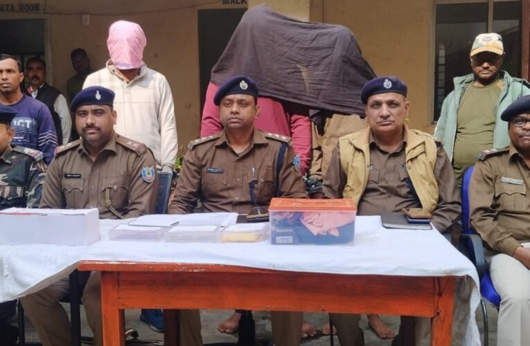 गिरिडीह : ट्रक लूट और ड्राइवर की बेरहमी से हत्या का पुलिस ने किया खुलासा, तीन गिरफ्तार, लूटा ट्रक-रॉड-GPS सहित हत्या में प्रयुक्त रॉड बरामद