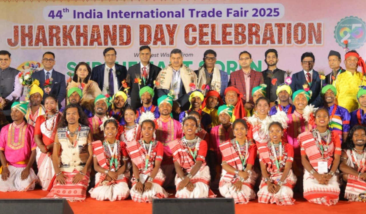 IITF 2025 : भारत मंडपम में धूमधाम से मना झारखंड दिवस, पवेलियन बना आकर्षण का केंद्र 20251125_210058
