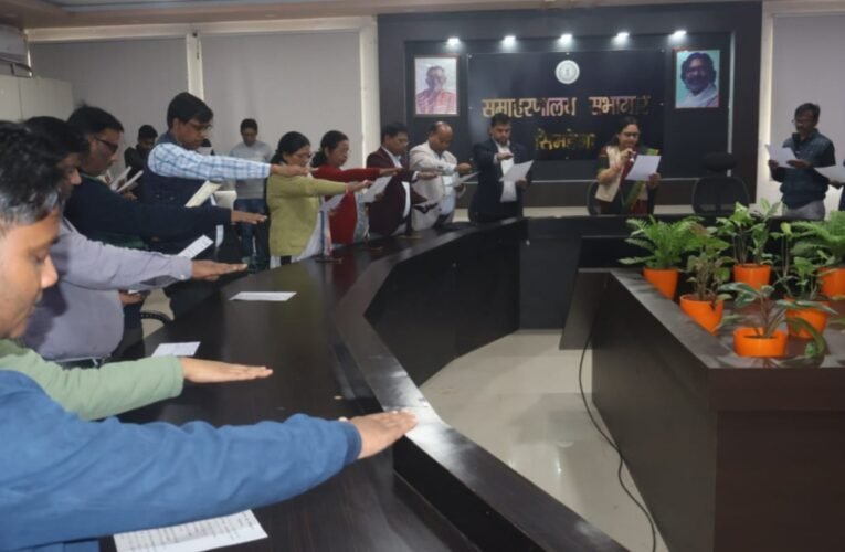 सिमडेगा में संविधान दिवस पर उत्साहपूर्वक पढ़ी गई संविधान की प्रस्तावना