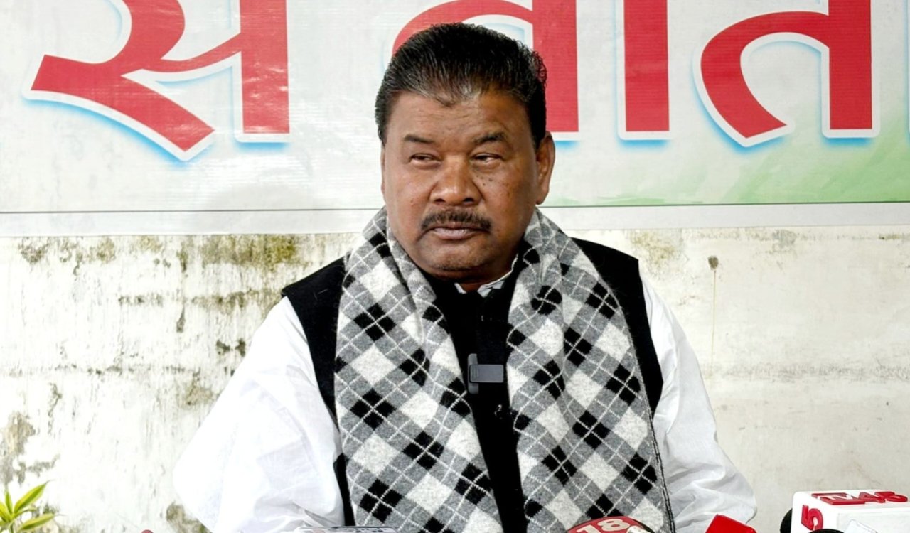 केंद्र सरकार झारखंड की हेमंत सरकार को आर्थिक रूप से झुकाने की कोशिश कर रही है : बंधु तिर्की 4 20251128 215429