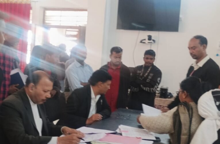 सिमडेगा में लोक अदालत का सफल आयोजन, 76 मामले निपटाए, विद्युत बकाया में 4.12 लाख का समझौता