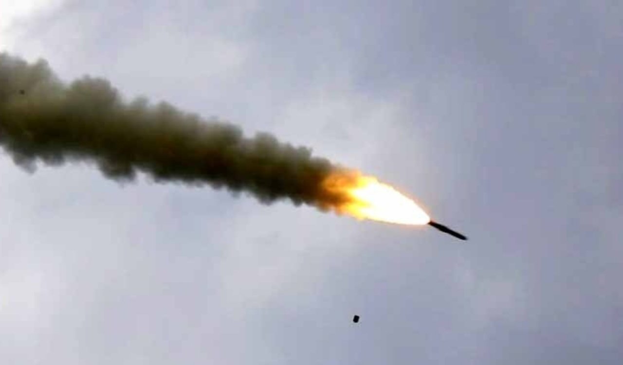 बंगाल की खाड़ी में ब्रह्मोस ने फिर दिखाया दम: लंबी दूरी पर 100% सटीकता से लक्ष्य भेदा, भारतीय सेना पूरी तरह तैयार 6 20251202 085005