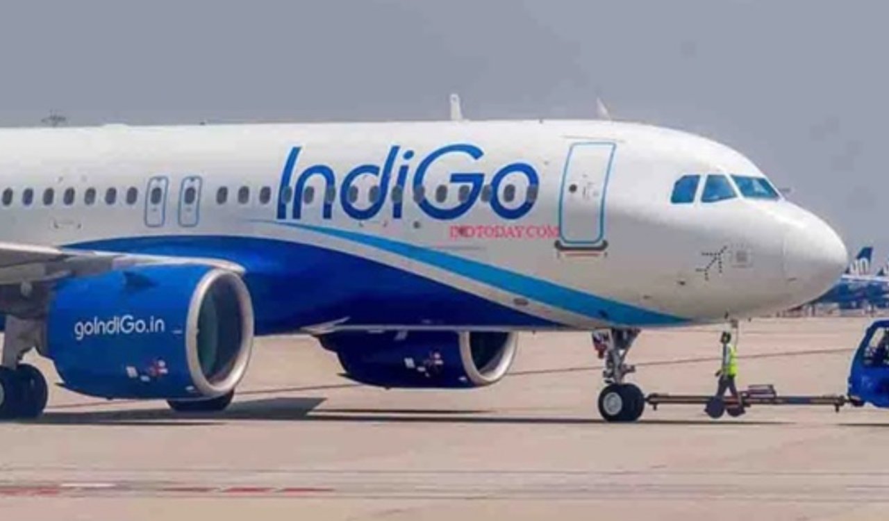 कुवैत-हैदराबाद इंडिगो फ्लाइट को 'ह्यूमन बम' धमकी के बाद मुंबई में इमरजेंसी लैंडिंग 6 20251202 092103