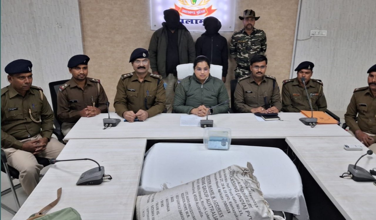 पलामू पुलिस की बड़ी कार्रवाई: 1 क्विंटल से अधिक डोडा मुसी (अफीम की भूसी) के साथ दो तस्कर गिरफ्तार 6 20251202 143414
