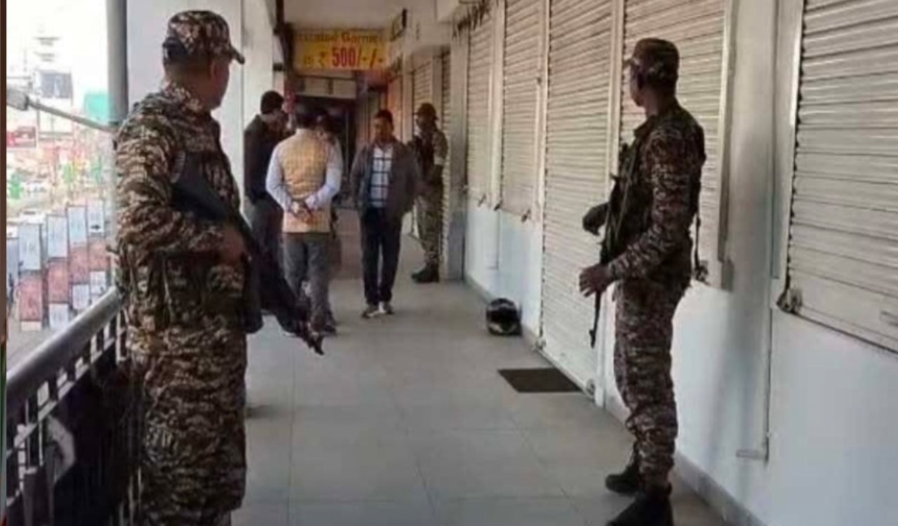 झारखंड में FEMA के तहत ED की पहली बड़ी कार्रवाई: रांची के चर्चित CA नरेश केजरीवाल के 15 ठिकानों पर छापेमारी 6 20251202 160754