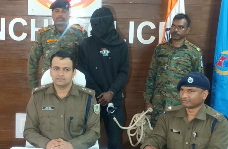 धुर्वा में पुरानी दोस्ती का खूनी अंत: नशे में गाली-गलौज पर दोस्त ने ही गोली मारकर कर दी हत्या, तौसीफ अंसारी गिरफ्तार