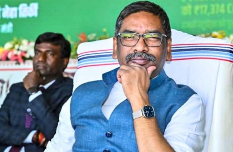 हेमंत सोरेन के दिल्ली दौरे से झारखंड में सियासी अटकलें: क्या JMM छोड़ेगी महागठबंधन, NDA के साथ बनेगी सरकार?