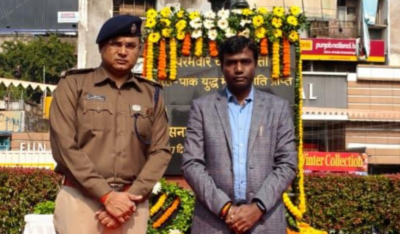 परमवीर चक्र विजेता लांस नायक अल्बर्ट एक्का की पुण्यतिथि पर श्रद्धासुमन अर्पित 3 20251203 140828