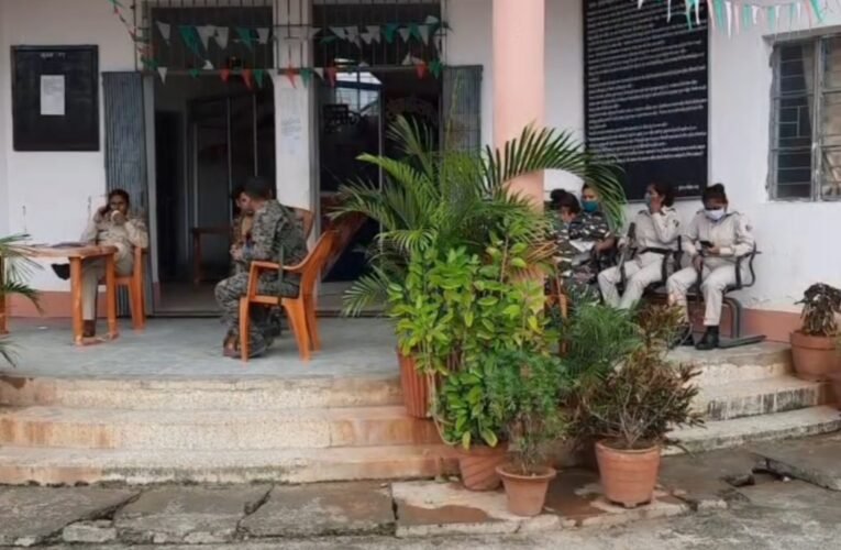 लापरवाही और पैसे की मांग के आरोप में गई नवजात की जान, ग्रामीणों में आक्रोश