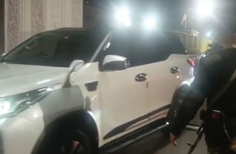 सीएम हेमंत सोरेन दिल्ली से लौटे रांची, पत्नी कल्पना सोरेन भी साथ आईं