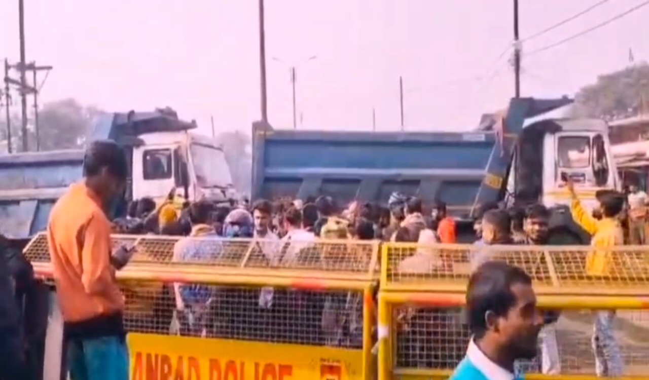 धनबादः बीसीसीएल की केंदुआडीह कोलियरी से जहरीली गैस रिसाव, सैकड़ों बीमार; ग्रामीणों ने धनबाद-रांची मुख्य मार्ग जाम किया 6 20251204 133449