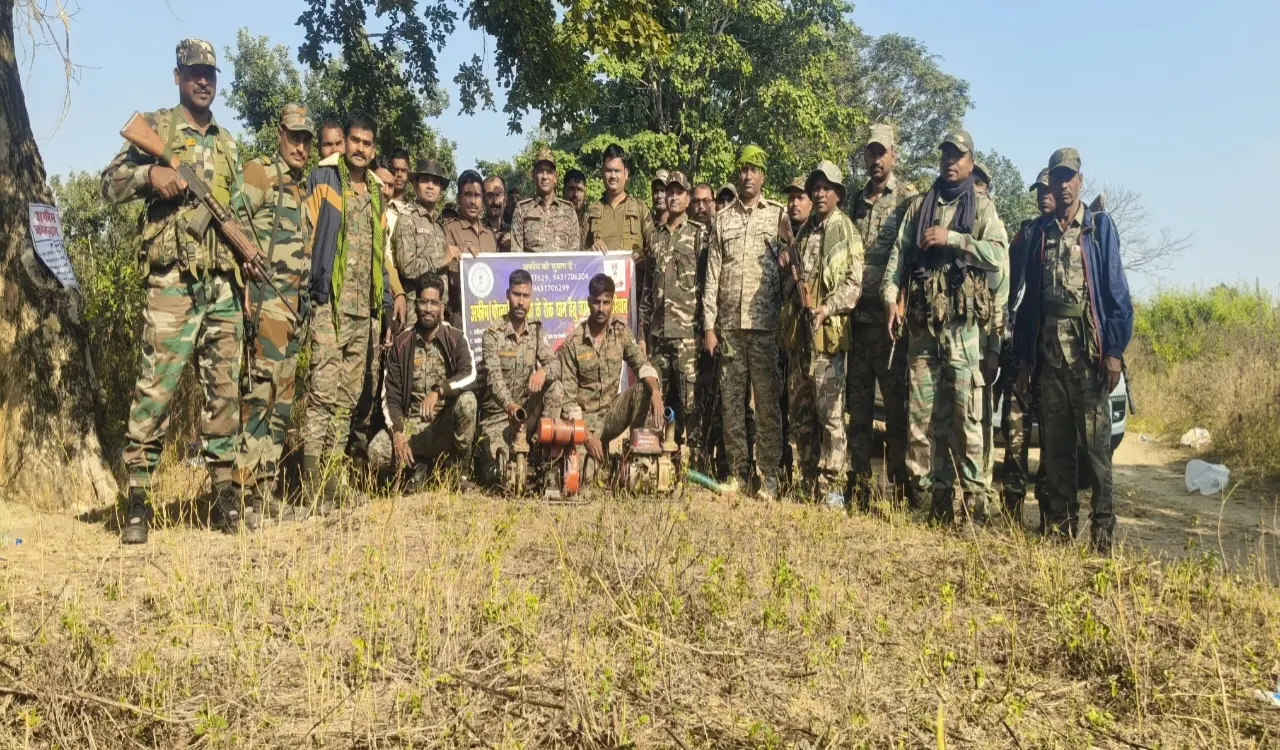 हजारीबाग : चौपारण में 10 एकड़ अवैध अफीम की फसल नष्ट, पुलिस-वन विभाग की संयुक्त कार्रवाई 20251205_151825