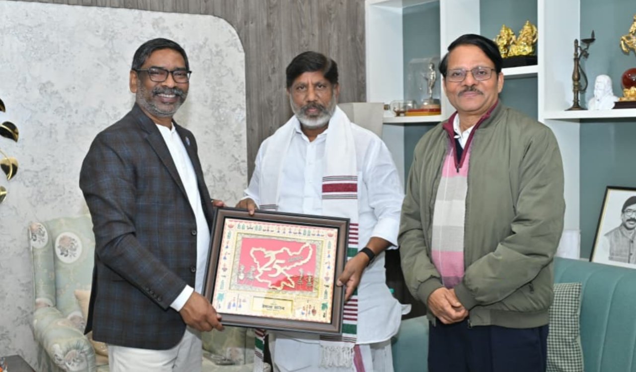 मुख्यमंत्री हेमन्त सोरेन से तेलंगाना के उप मुख्यमंत्री मल्लू भट्टी विक्रमार्क ने की शिष्टाचार भेंट 6 20251205 155434