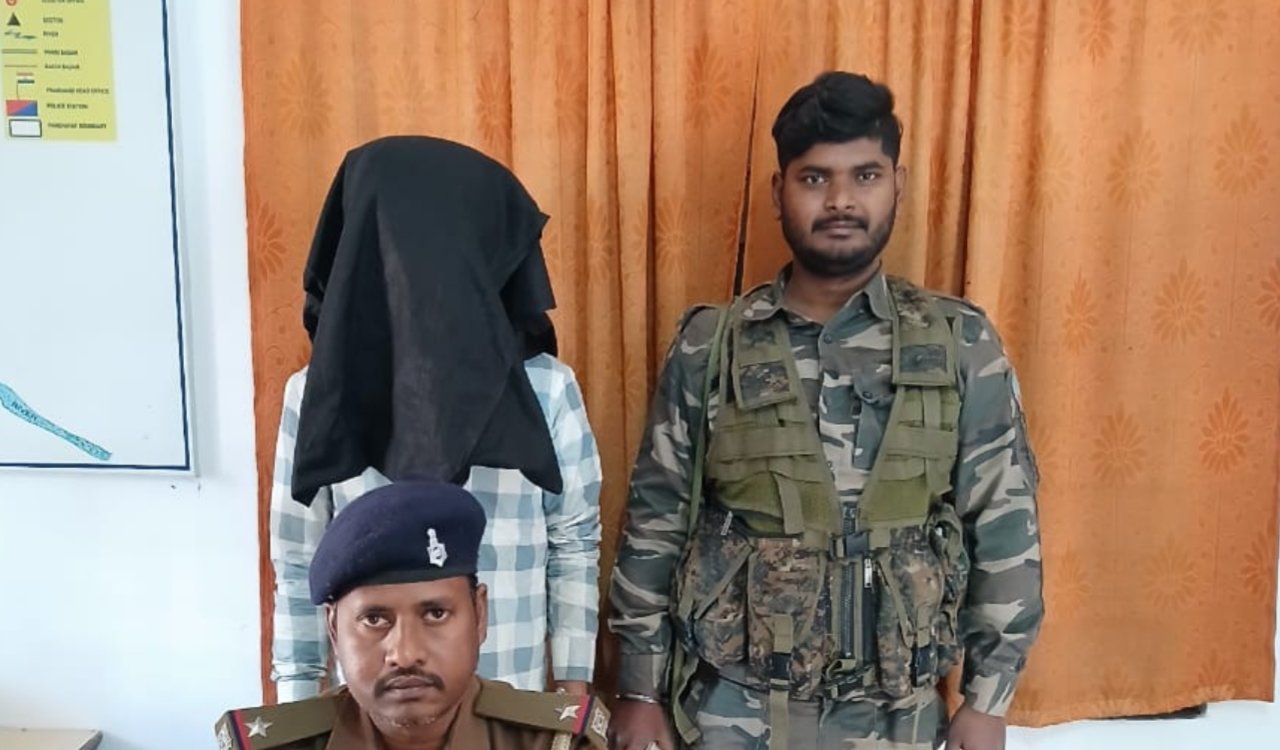 पलामू पुलिस की बड़ी कार्रवाई: अवैध शराब तस्करी का भंडाफोड़, 420 लीटर शराब सहित एक गिरफ्तार 6 20251205 183945