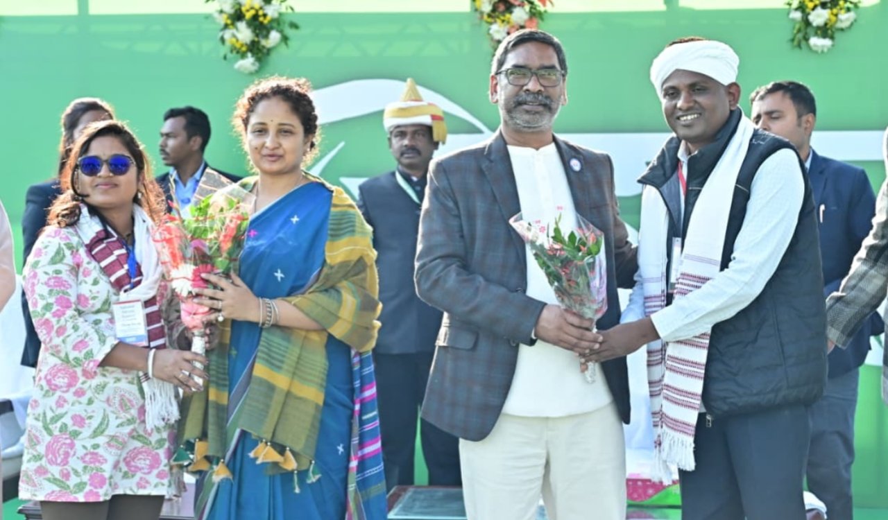 मुख्यमंत्री हेमन्त सोरेन ने देशभर के आदिवासी प्रतिनिधियों को किया संबोधित : “हम बिखरे लोग नहीं, एक राष्ट्र-समुदाय हैं” 5 20251205 192500