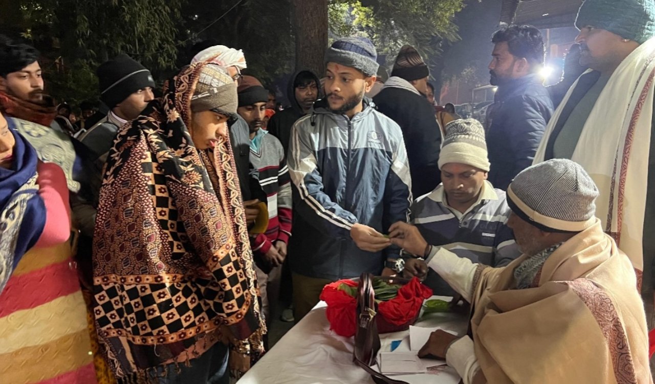 अघोर पीठ में लगा निःशुल्क मिर्गी रोग चिकित्सा शिविर, 181 मरीजों को मिली आयुर्वेदिक व फकीरी औषधि 2 20251207 175138