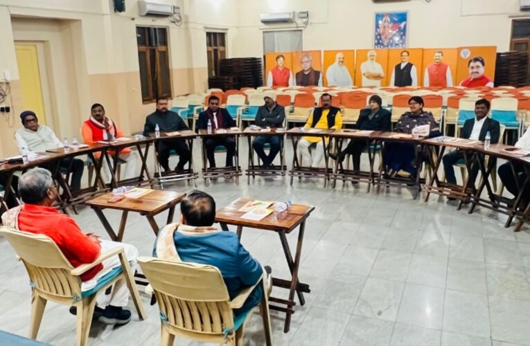 NDA विधायक हेमंत सरकार को कई मुद्दों पर घेरने को तैयार, बाबूलाल मरांडी की बैठक में रणनीति तय