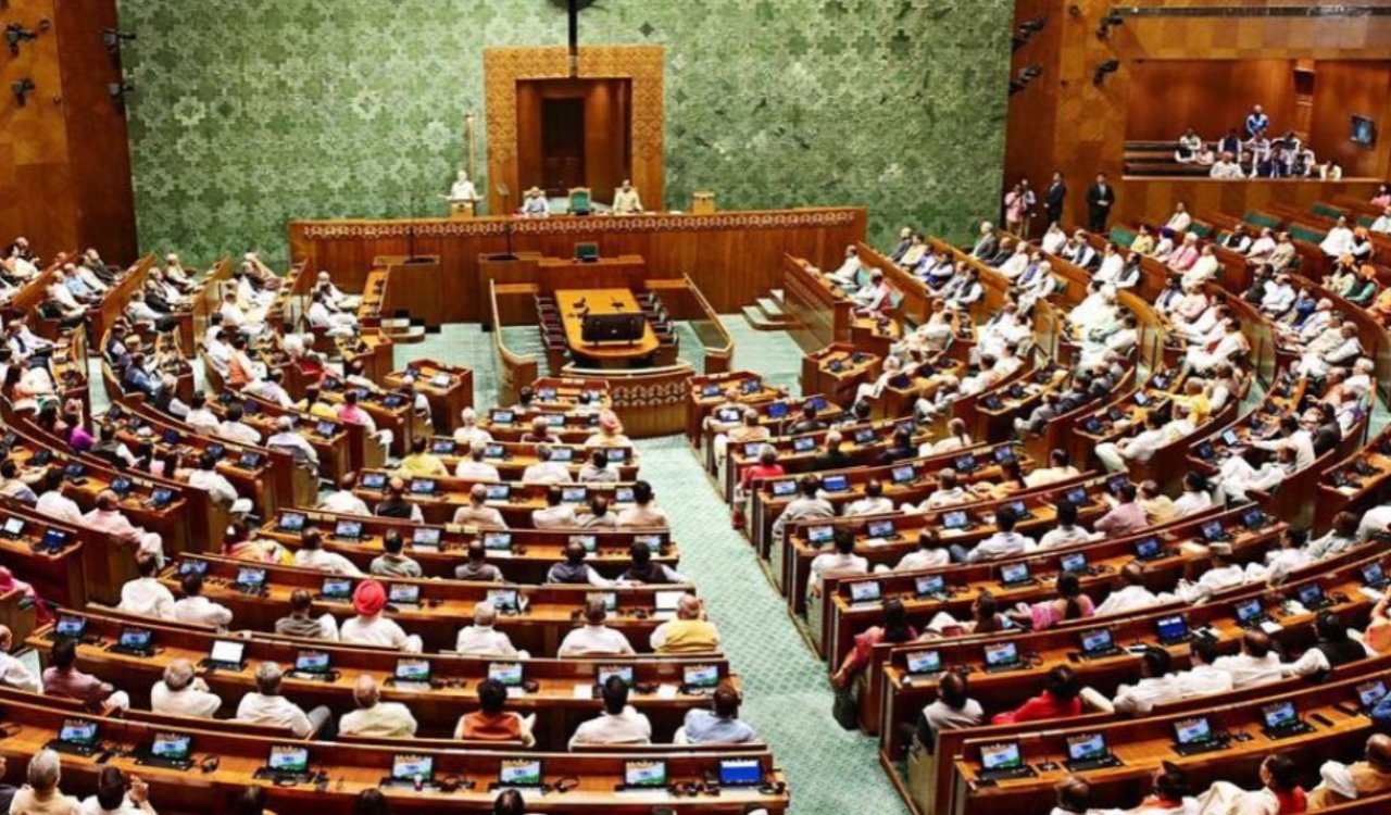 वंदे मातरम के 150 वर्ष पूरे होने पर संसद में विशेष चर्चा शुरू, PM मोदी ने लोकसभा तो अमित शाह करेंगे राज्यसभा में शुरुआत 1 20251209 063241