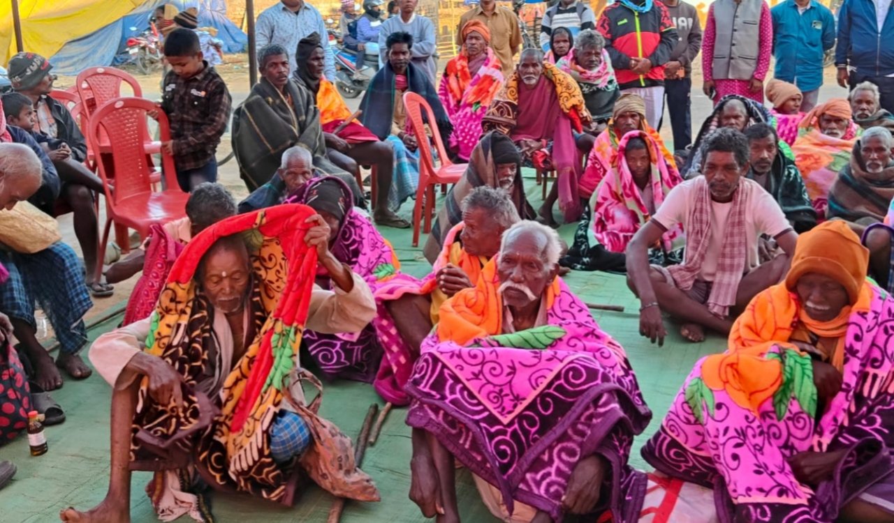 श्री सत्य साईं सेवा संगठन द्वारा जरूरतमंदों को कंबल वितरण, ठंड में मिली राहत 2 20251210 201621