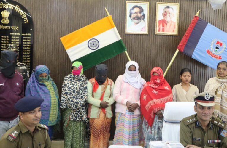 सिमडेगा: अंतरराज्यीय महिला पॉकेटमार गिरोह के 6 सदस्य गिरफ्तार, क्रिसमस मेले में वारदात की थी योजना