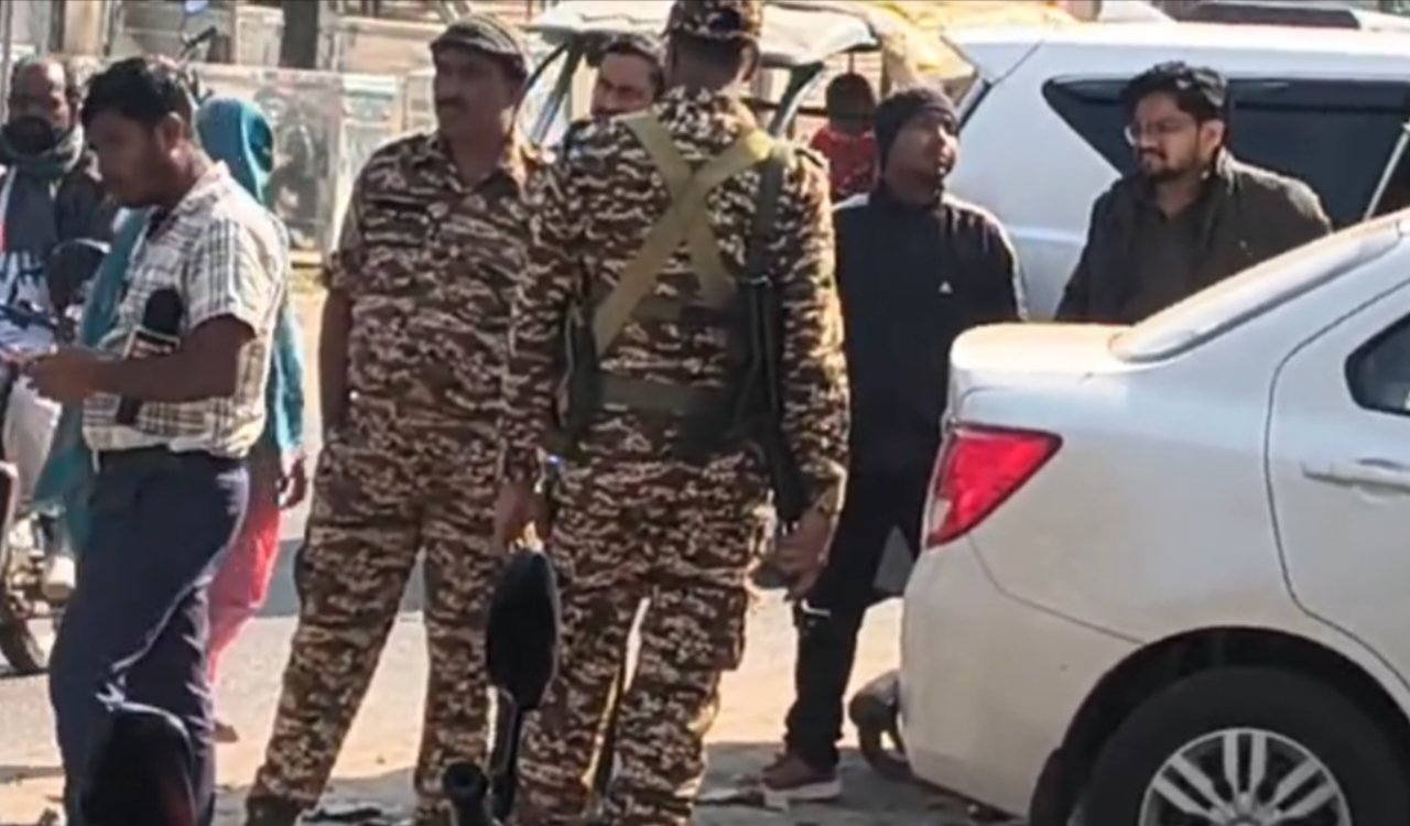 हजारीबाग में NIA की बड़ी कार्रवाई: दिल्ली ब्लास्ट केस से जुड़े हैं तार! 1 20251211 112457