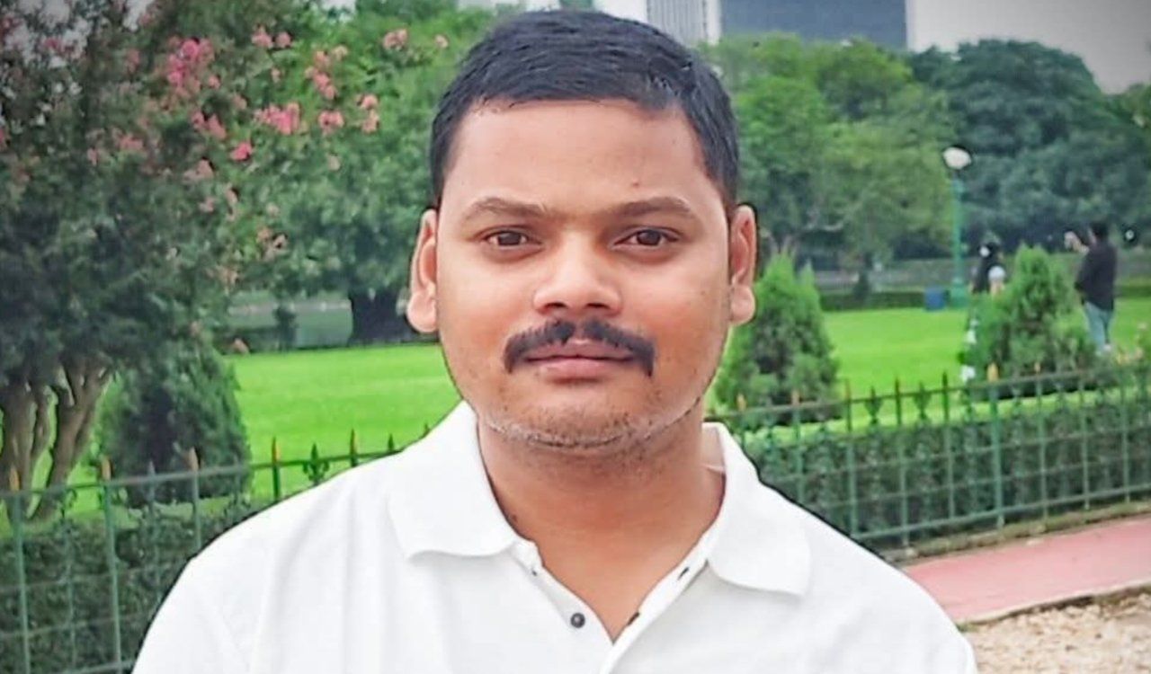 सिमडेगाः झारखंड की आत्मा के प्रहरी गोमके एन. ई. होरो की 17वीं पुण्यतिथि पर बाप जिलाध्यक्ष अमृत चिराग तिर्की ने दी भावपूर्ण श्रद्धांजलि 1 20251211 201941