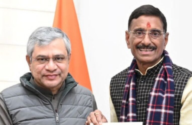 केंद्रीय रक्षा राज्य मंत्री संजय सेठ ने रेल मंत्री अश्विनी वैष्णव से की मुलाकात, रांची के लिए कई नई ट्रेनों व फेरे बढ़ाने की रखी मांग