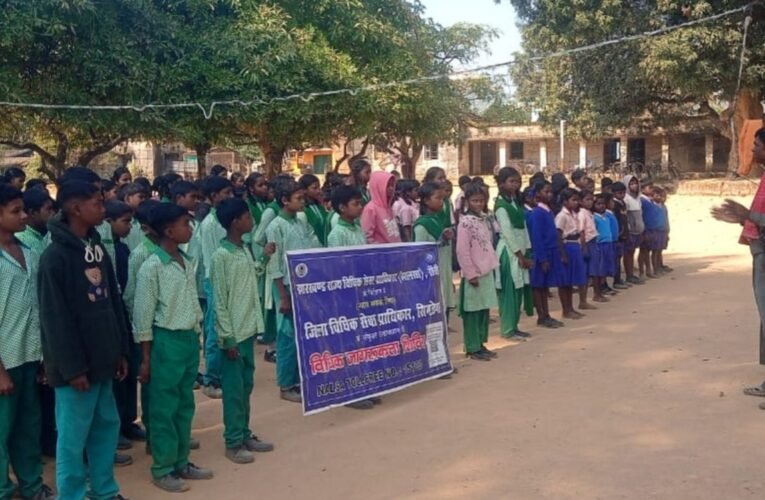 सिमडेगा : यूनिवर्सल स्वास्थ्य कवरेज दिवस पर जिलेभर में जागरूकता शिविर आयोजित, सैकड़ों लोगों को मिली स्वास्थ्य योजनाओं व कानूनी अधिकारों की जानकारी