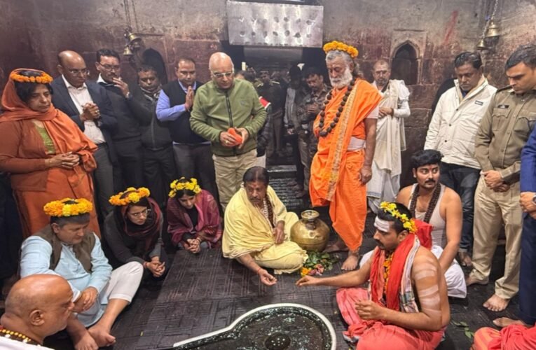 झारखण्ड हाईकोर्ट के मुख्य न्यायाधीश ने बाबा बैद्यनाथ मंदिर में किया श्रृंगार पूजन एवं दर्शन