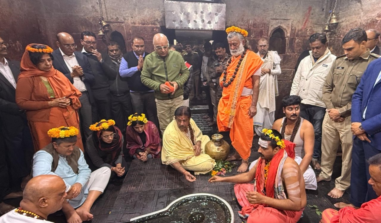 झारखण्ड हाईकोर्ट के मुख्य न्यायाधीश ने बाबा बैद्यनाथ मंदिर में किया श्रृंगार पूजन एवं दर्शन