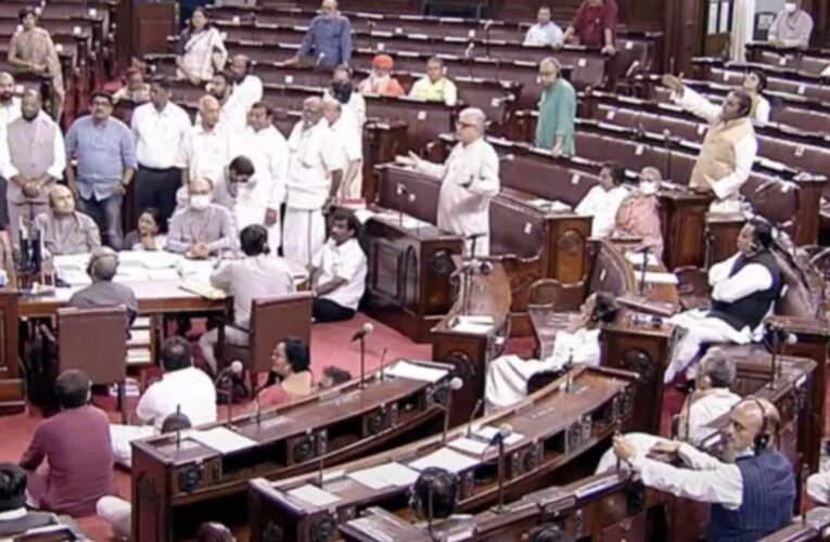 संसद में हंगामा: कांग्रेस रैली में ‘मोदी तेरी कब्र खुदेगी’ नारे पर BJP का तीव्र विरोध, सोनिया गांधी से माफी की मांग