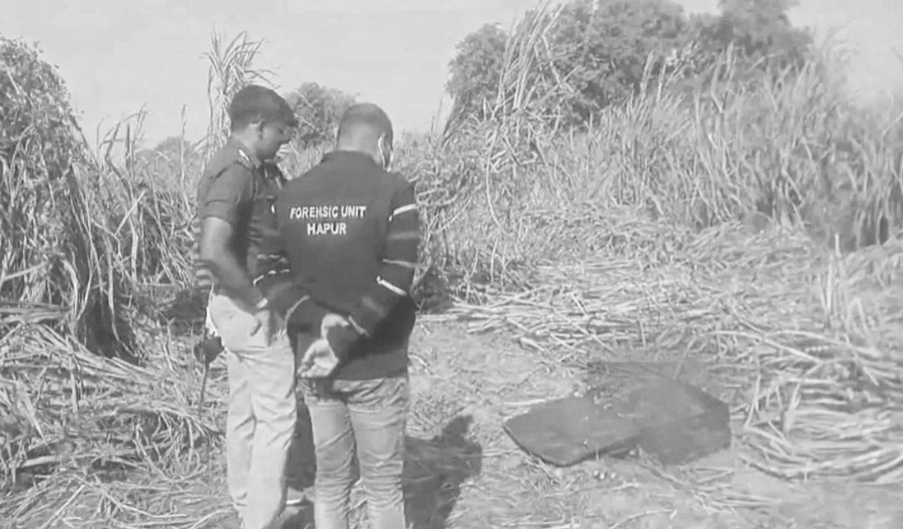 हापुड़ सूटकेस कंकाल कांड: दुष्कर्म के बाद ब्लैकमेल के डर से नौकरानी की बेरहमी से हत्या, पति-पत्नी गिरफ्तार 1 20251215 162229