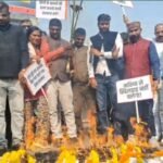 लंबित छात्रवृत्ति के खिलाफ भाजयुमो का रांची में जोरदार प्रदर्शन, सरकार का पुतला फूंका 20251216_171506
