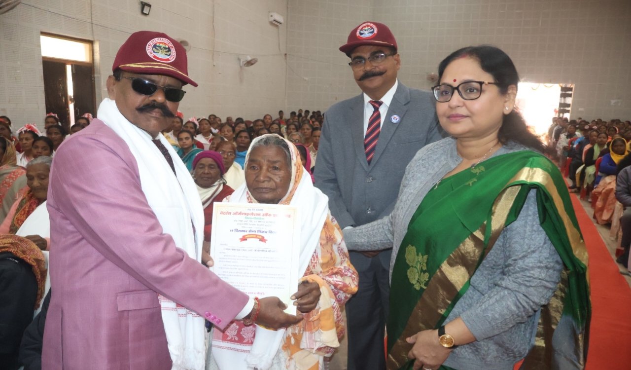 सिमडेगा में 1971 के भारत‑पाक युद्ध विजय दिवस पर भव्य सेना विजय समारोह आयोजित 10 20251216 192348