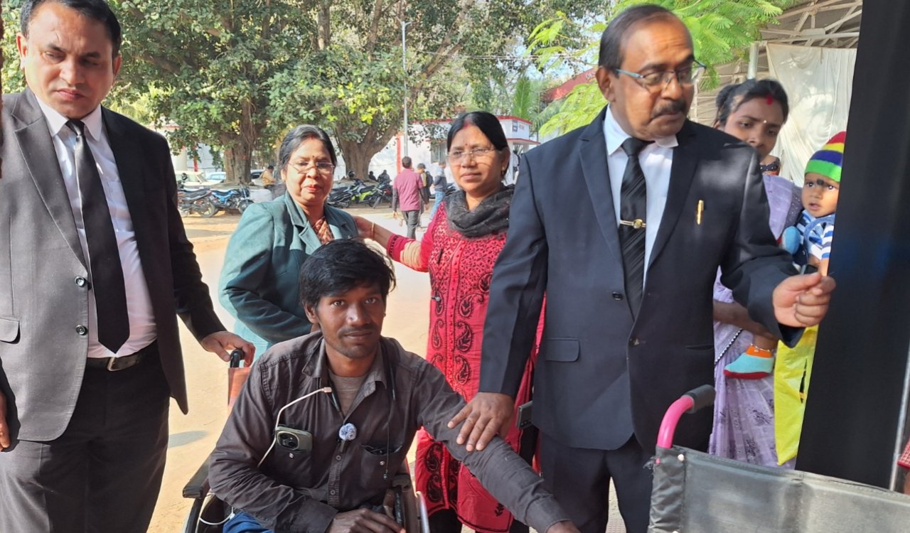 सिमडेगा में जिला विधिक सेवा प्राधिकार द्वारा निःशुल्क विधिक सेवाओं पर जागरूकता कार्यक्रम आयोजित 5 20251216 211718