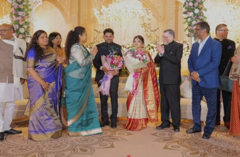 मुख्यमंत्री हेमंत सोरेन और कल्पना सोरेन ने राज्यपाल संतोष गंगवार के पुत्र के विवाह रिसेप्शन में हुए शामिल, नवविवाहित जोड़े को दीं आशीर्वाद और शुभकामनाएं