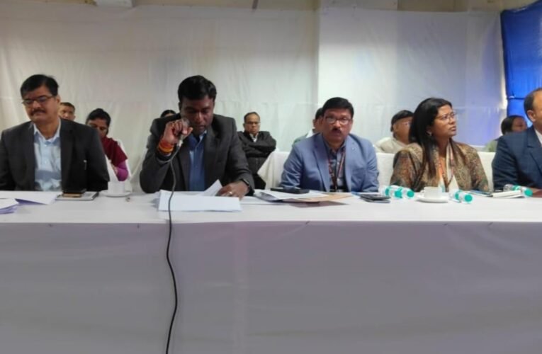 उपायुक्त की अध्यक्षता में राजस्व कार्यों की विस्तृत समीक्षात्मक बैठक आयोजित