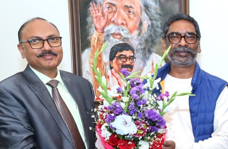 मुख्यमंत्री हेमंत सोरेन से बैंक ऑफ इंडिया अधिकारियों की शिष्टाचार मुलाकात, राज्य कर्मियों के लिए गवर्नमेंट सैलरी पैकेज पर एमओयू की तैयारी