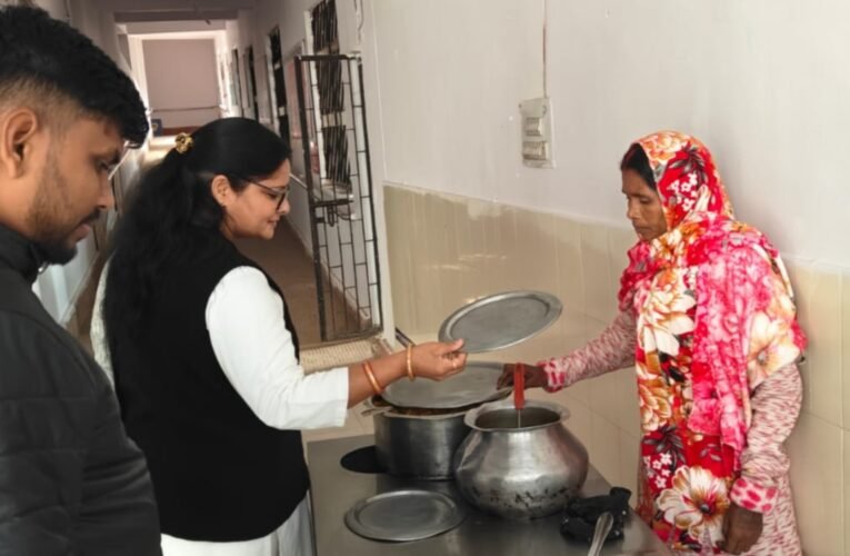 सिमडेगा : जिला विधिक सेवा प्राधिकार सचिव मरियम हेमरोम ने सदर अस्पताल में लीगल एड क्लिनिक का किया निरीक्षण, मरीजों के भोजन की गुणवत्ता पर जताई नाराजगी