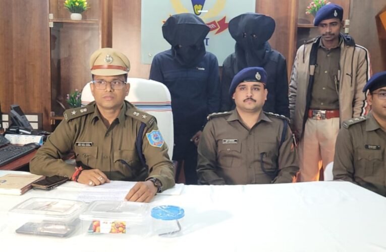चतरा पुलिस ने अंतरजिला वाहन चोर गिरोह का किया पर्दाफोड़, दो शातिर अभियुक्त गिरफ्तार, दो चोरी की बलोरो बरामद