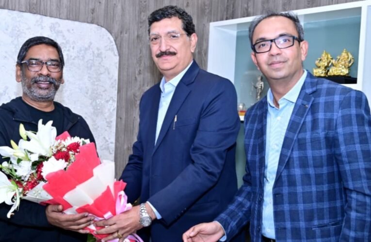 मुख्यमंत्री से PVNL के सीईओ की शिष्टाचार मुलाकात, 800 मेगावाट यूनिट से व्यावसायिक बिजली उत्पादन शुरू होने पर जताया आभार