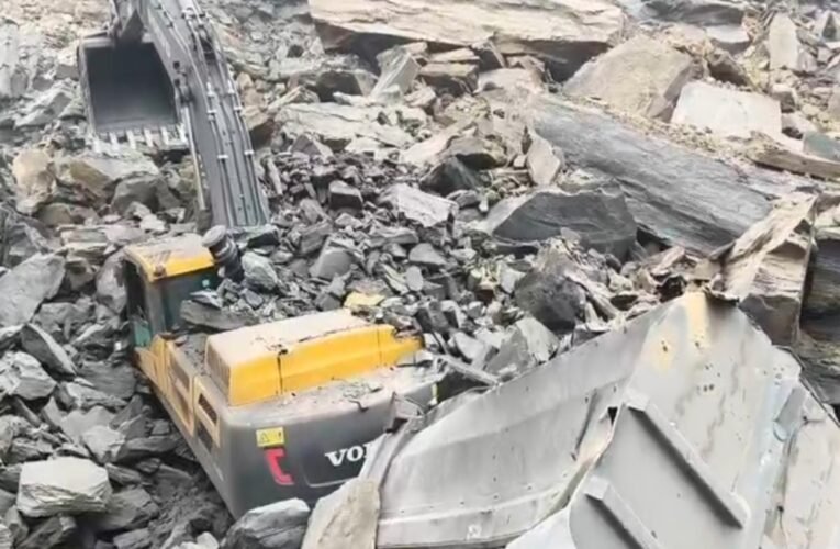 झारखंड: सीसीएल उरीमारी कोलियरी में हाईवॉल ढहने से दो मजदूरों की दर्दनाक मौत, आउटसोर्सिंग कार्य ठप