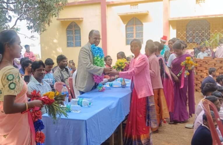 सिमडेगा: झारखंड क्रिकेट टीम की ऐतिहासिक जीत पर टीम मैनेजर श्रीराम पुरी का भव्य सम्मान